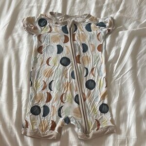 Little Sleepies Luna Neutral Shorty size 6-12m